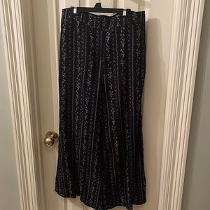 Feather Bone by Anthropologie Size 6 side size with side pockets.